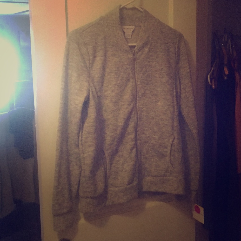 Liz Claiborne sweater never worn